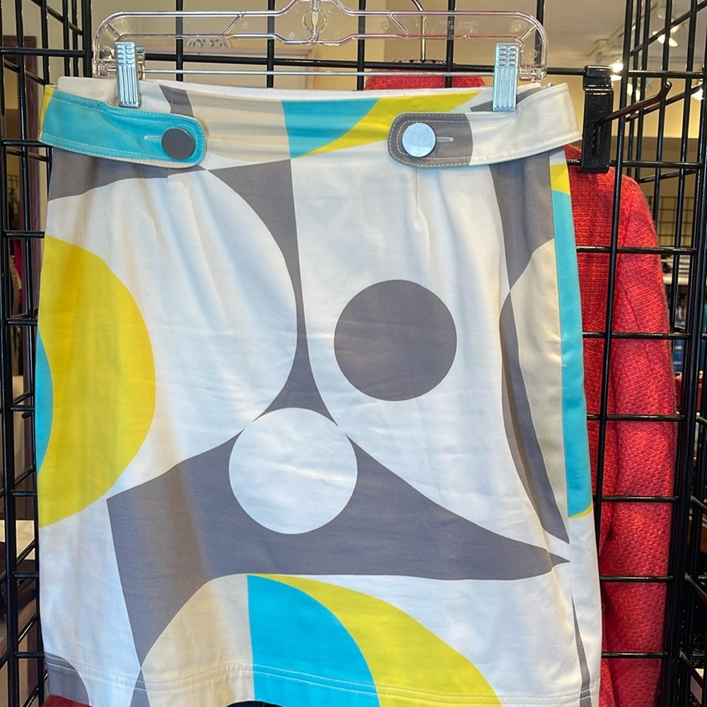 Worth summer printed slight a line side zip skirt size 4 hardly worn. Fun !